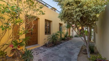 House, 2 Bedrooms | Exterior