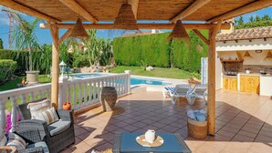 A covered outdoor area with a pool, lounge chairs, and a barbecue area. - Wonderful private villa for 6 guests with A/C, private pool, WIFI, TV and terrace (Benissa)