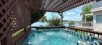 Serene Getaway with Hot Tub, Sauna, Firepit, Kayaks, Pontoon & Jet Ski Rentals!