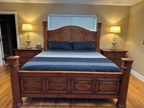 5 bedrooms, desk, iron/ironing board, free WiFi