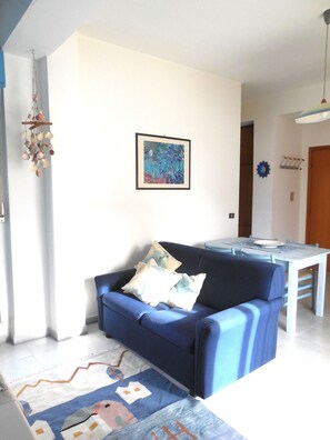 Flat-screen TV - Two-room sea apartment (Carini)