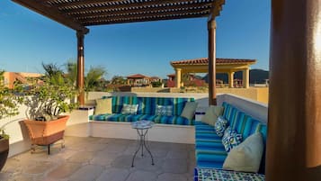 Casa, 3 habitaciones | Balcón
