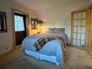 3 slaapkamers, een strijkplank/strijkijzer, reisbedje, wifi