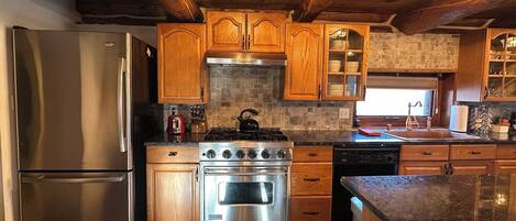 KĂŒhlschrank, Mikrowelle, Ofen, Herdplatte