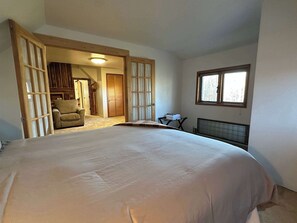 3 Schlafzimmer, Bügeleisen/Bügelbrett, Reisekinderbett, WLAN