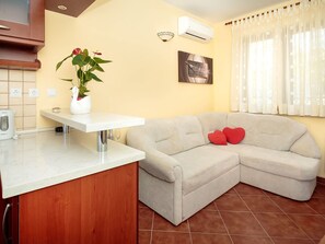 TV - Lovely apartment for 3 guests with A/C, WIFI, TV and terrace (Pazin)