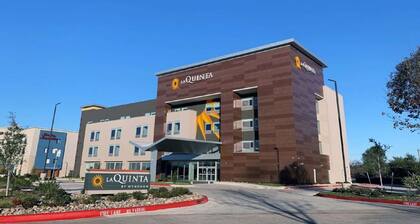 La Quinta Inn & Suites by Wyndham Dallas/Fairpark