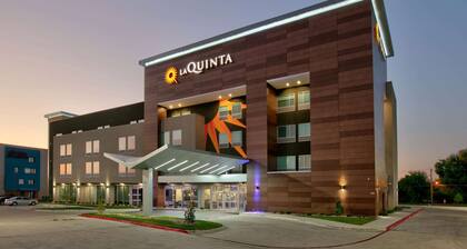 La Quinta Inn & Suites by Wyndham Dallas/Fairpark