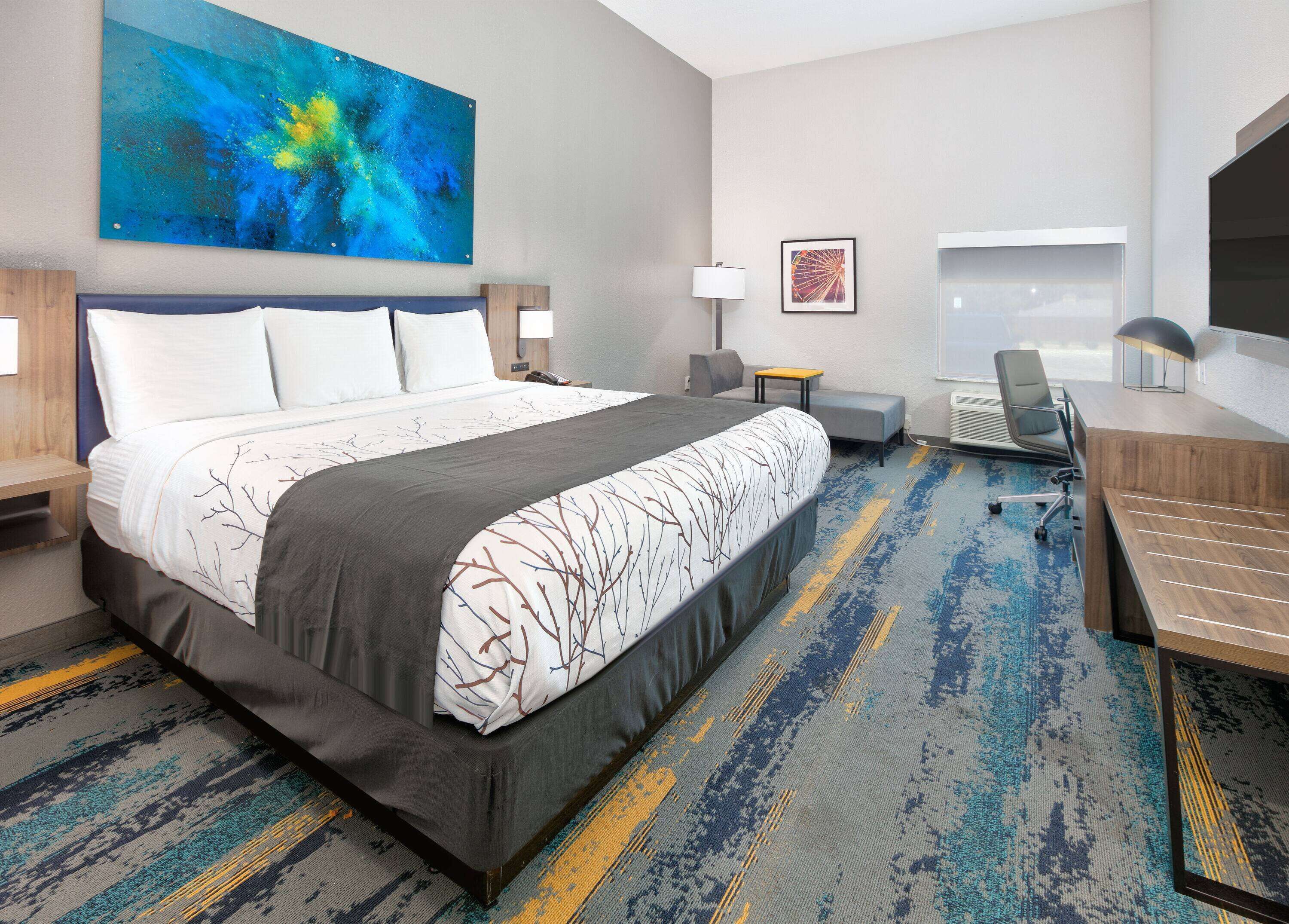 Photo - La Quinta Inn & Suites by Wyndham Dallas/Fairpark