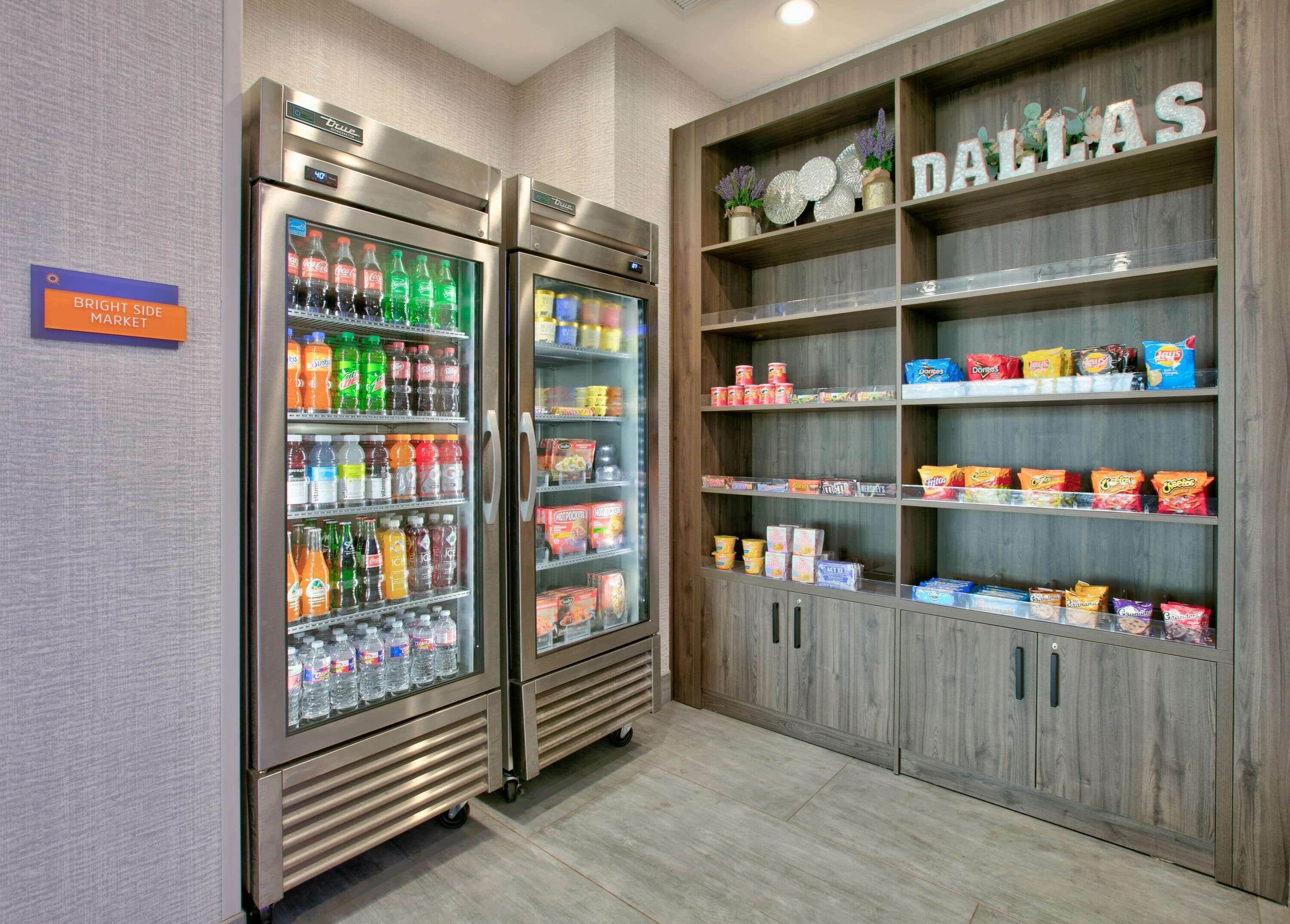 Photo - La Quinta Inn & Suites by Wyndham Dallas/Fairpark