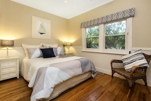 2 bedrooms, iron/ironing board, Internet, bed sheets