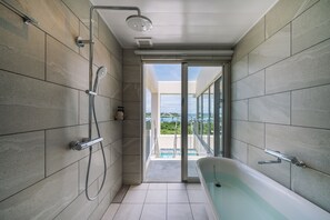 Vila (with Private Pool) | Banheiro | Banheira de imersão, secador de cabelo