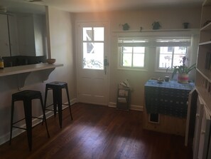 Fridge, oven, stovetop, electric kettle