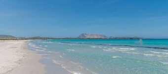 Stunning private villa for 10 guests with A/C, private pool, TV, patio and parking
