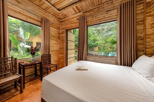 Bungalow Deluxe (Double) | Colchones con acolchado adicional, minibar, escritorio