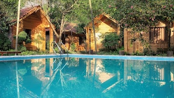 Kolam renang outdoor