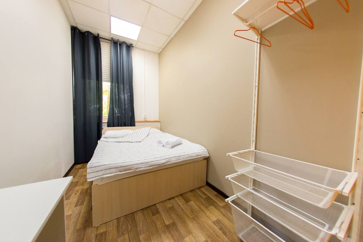 Dobbeltrom – standard, 1 queensize-seng | Blendingsgardiner, strykejern/-brett, wi-fi (inkludert) og sengetøy