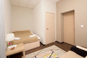 Dobbeltrom, privat bad | Blendingsgardiner, strykejern/-brett, wi-fi (inkludert) og sengetøy