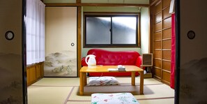 Private Room for Family and Couples, Shared Bathroom, Non Smoking | 1 bedroom, individually decorated, laptop workspace, soundproofing
