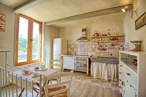 Fridge, oven, stovetop, dishwasher - Private Villa with A/C, private pool, WIFI, TV, patio, panoramic view, close to Greve In Chianti (Castellina In Chianti)