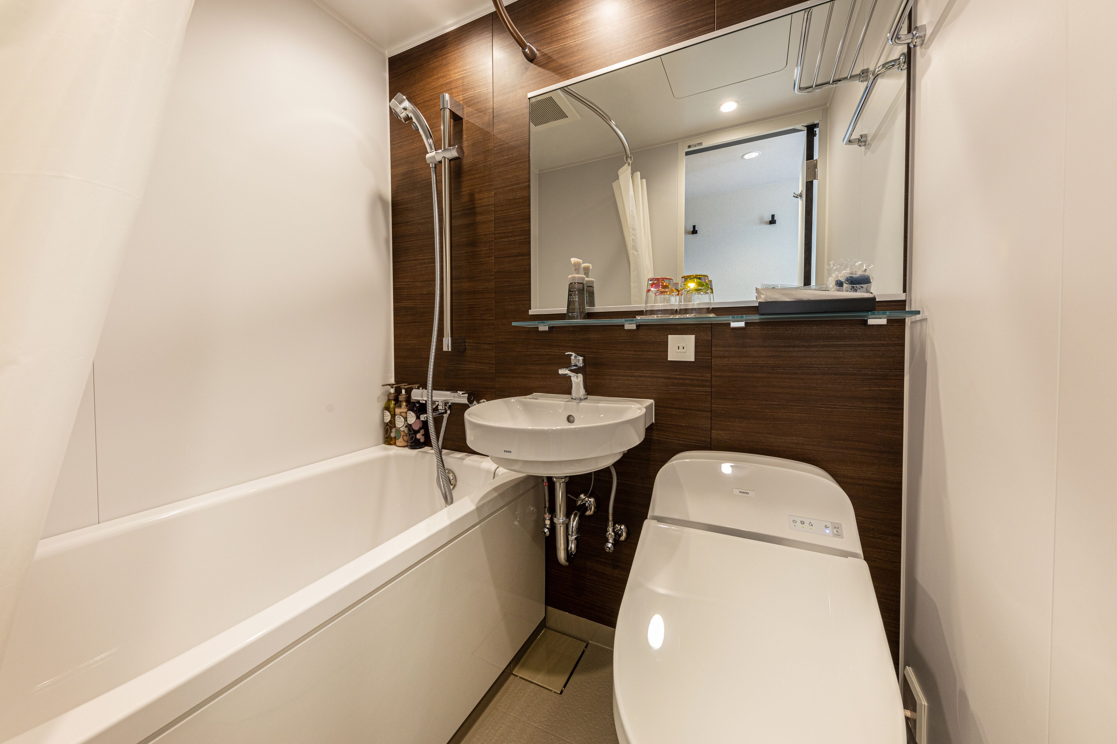 A modern bathroom with a bathtub, a sink, and a toilet.