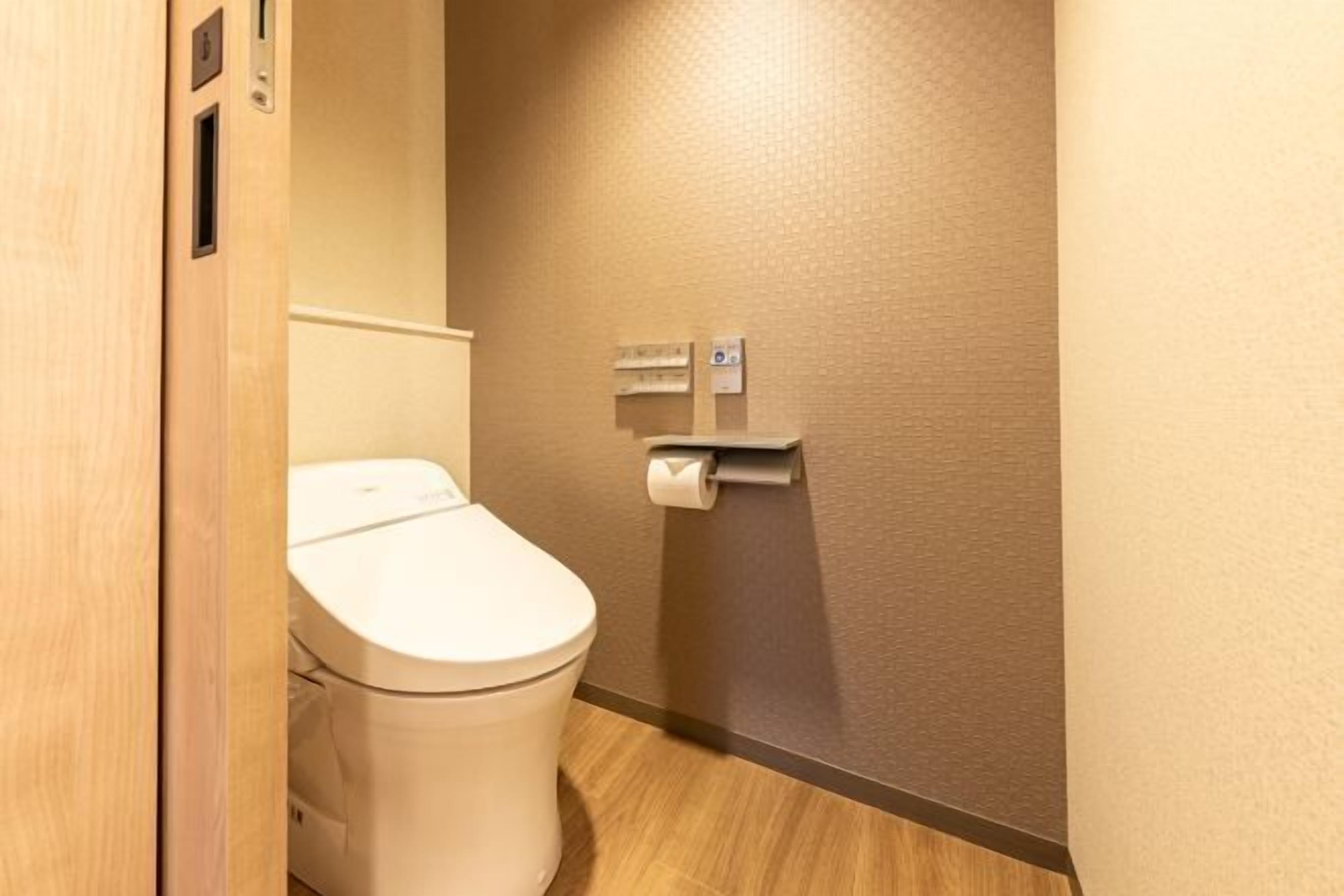 浴室 | 免費盥洗用品、吹風機、拖鞋、免治馬桶