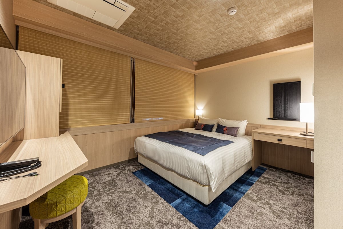Doppelzimmer (Universal) | Zimmersafe, Schreibtisch, kostenloses WLAN, Bettwäsche