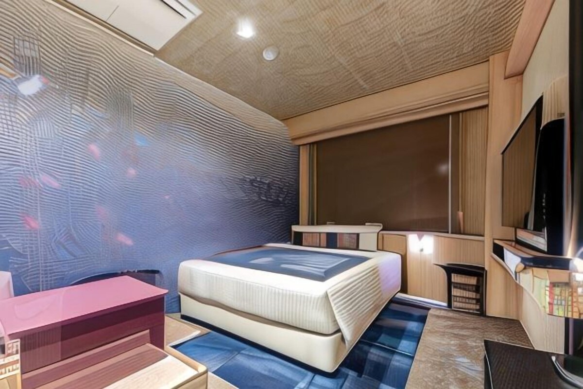 In-room safe, desk, free WiFi, bed sheets