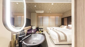 A modern hotel room with a large round mirror, a unique sink, two beds, a sofa, and a small table. - Hotel Musse Kyoto Shijo Kawaramachi Meitetsu (Kyoto)