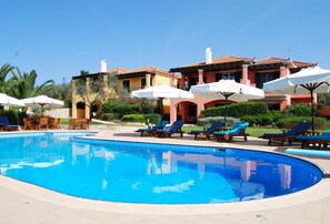 Outdoor pool, pool umbrellas, sun loungers