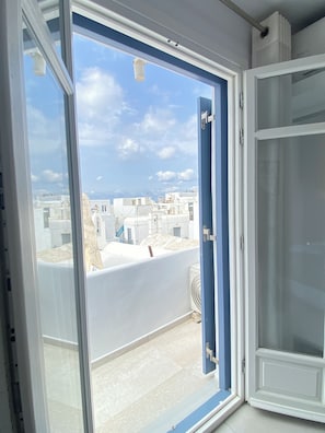 Junior Suite, Balcony, City View | Premium bedding, minibar, in-room safe, soundproofing - Casa Centro Suites Mykonos (Mykonos)