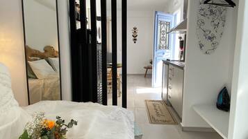 Suite Deluxe, baño privado, vistas a la ciudad | Ropa de cama de alta calidad, minibar, caja fuerte