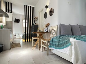 ห้องดีลักซ์สวีท, ห้องน้ำในตัว, วิวเมือง | บริเวณนั่งเล่น