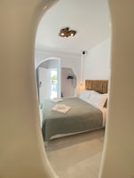 Ropa de cama de alta calidad, minibar y sistema de insonorización 