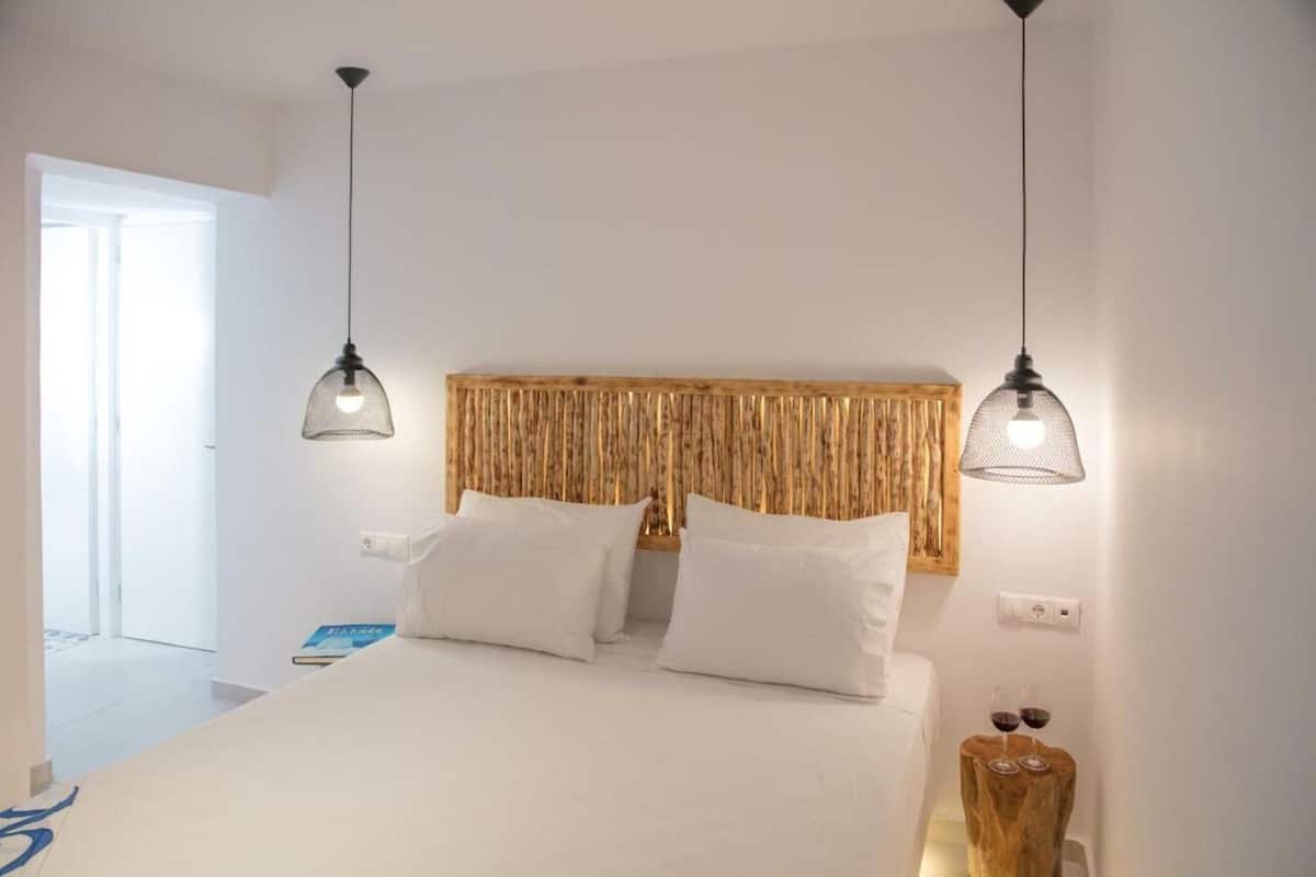 Suite Junior, balcone, vista città | 1 camera, biancheria da letto di alta qualità, minibar, insonorizzazione