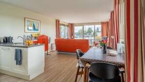 Interior detail - Family & Friends Houseboat (Langweer)