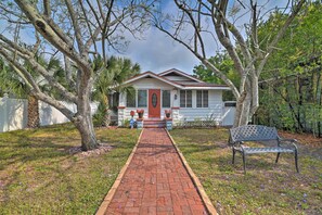 Exterior - Sunny St. Pete Cottage ~ 1 Mi to Tropicana Field! (St. Petersburg)