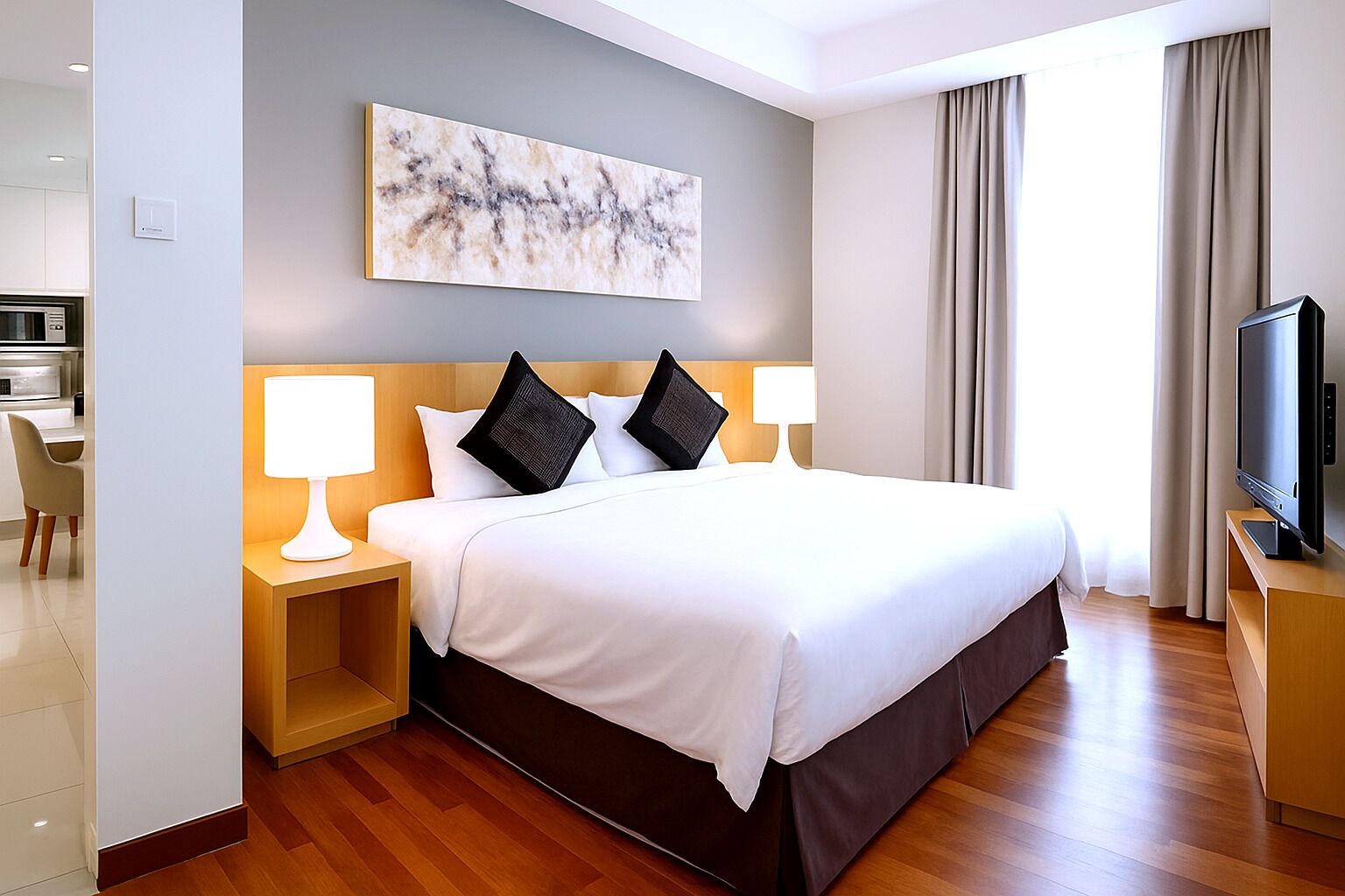 Premium bedding, in-room safe, desk, laptop workspace