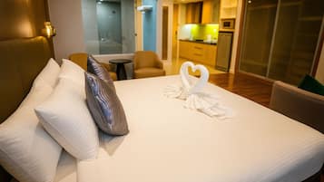 Premium bedding, in-room safe, desk, laptop workspace