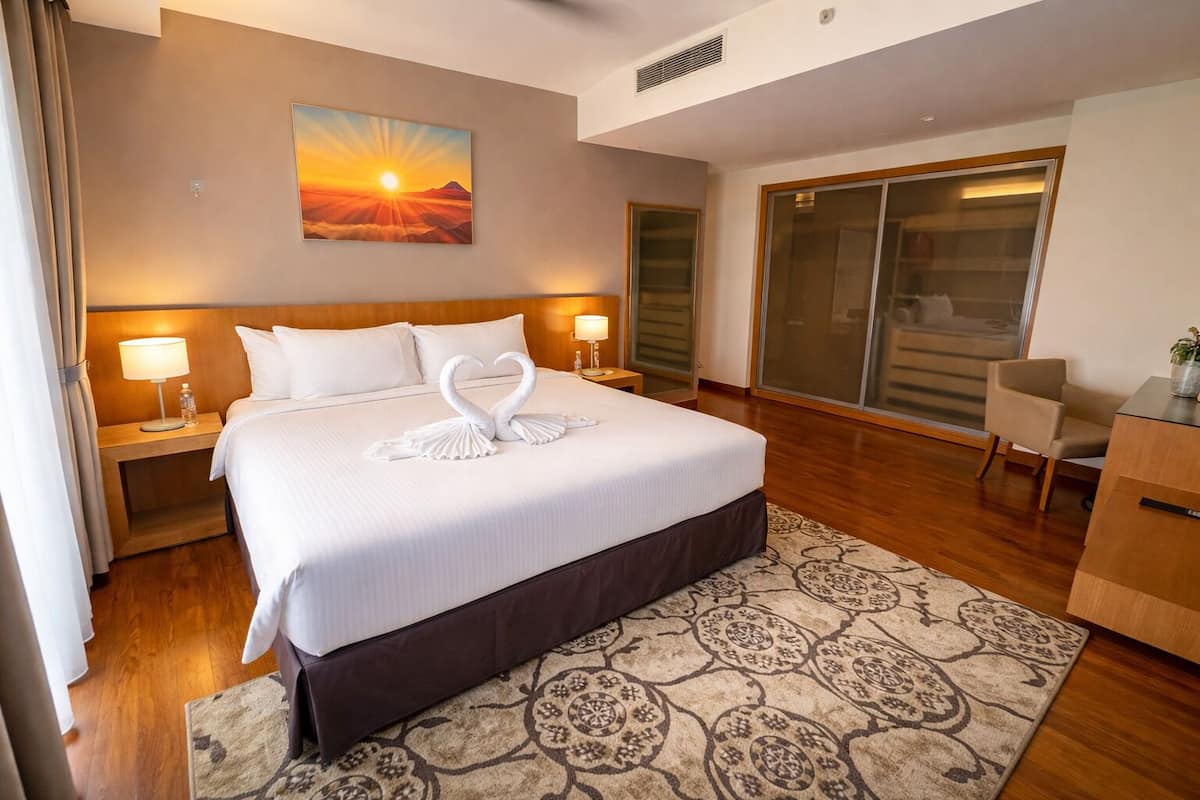 Habitación, 4 habitaciones (SKY Penthouse) | Ropa de cama de alta calidad y caja de seguridad en la habitación