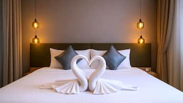 Roupas de cama premium, cofres nos quartos, escrivaninha