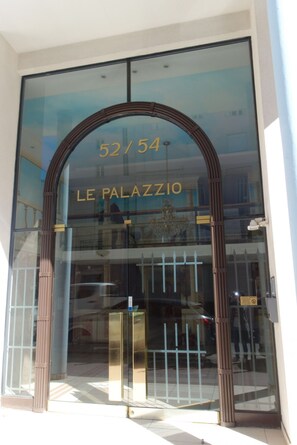 Exterior detail - Pallazzio 2, 5 minuts walking distance from Beacheswith terrace and parking (Cannes)