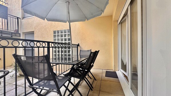 Property grounds - Pallazzio 2, 5 minuts walking distance from Beacheswith terrace and parking (Cannes)