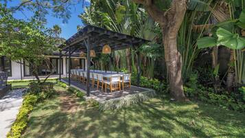 Family Villa | 10 bedrooms, in-room safe, individually decorated