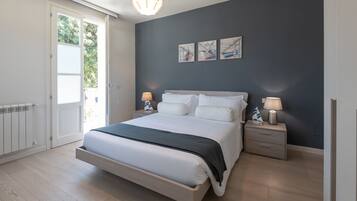 3 camere, una cassaforte in camera, una scrivania, ferro/asse da stiro