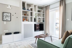 Smart TV - Iconic 1BR Apartment in Koukaki (Athens)