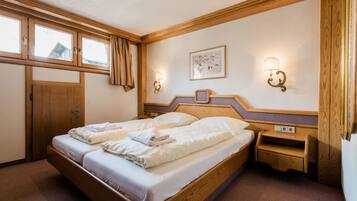 Apartment, 2 Schlafzimmer | Individuell dekoriert, individuell eingerichtet, Bettwäsche