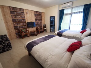 Deluxe-Vierbettzimmer | Individuell eingerichtet, Verdunkelungsvorhänge, kostenloses WLAN