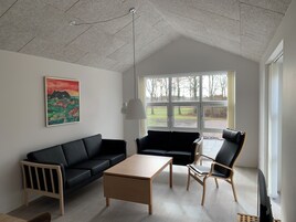 Apartamento | Zona de estar | Televisión de pantalla plana de 32 pulgadas con canales digitales