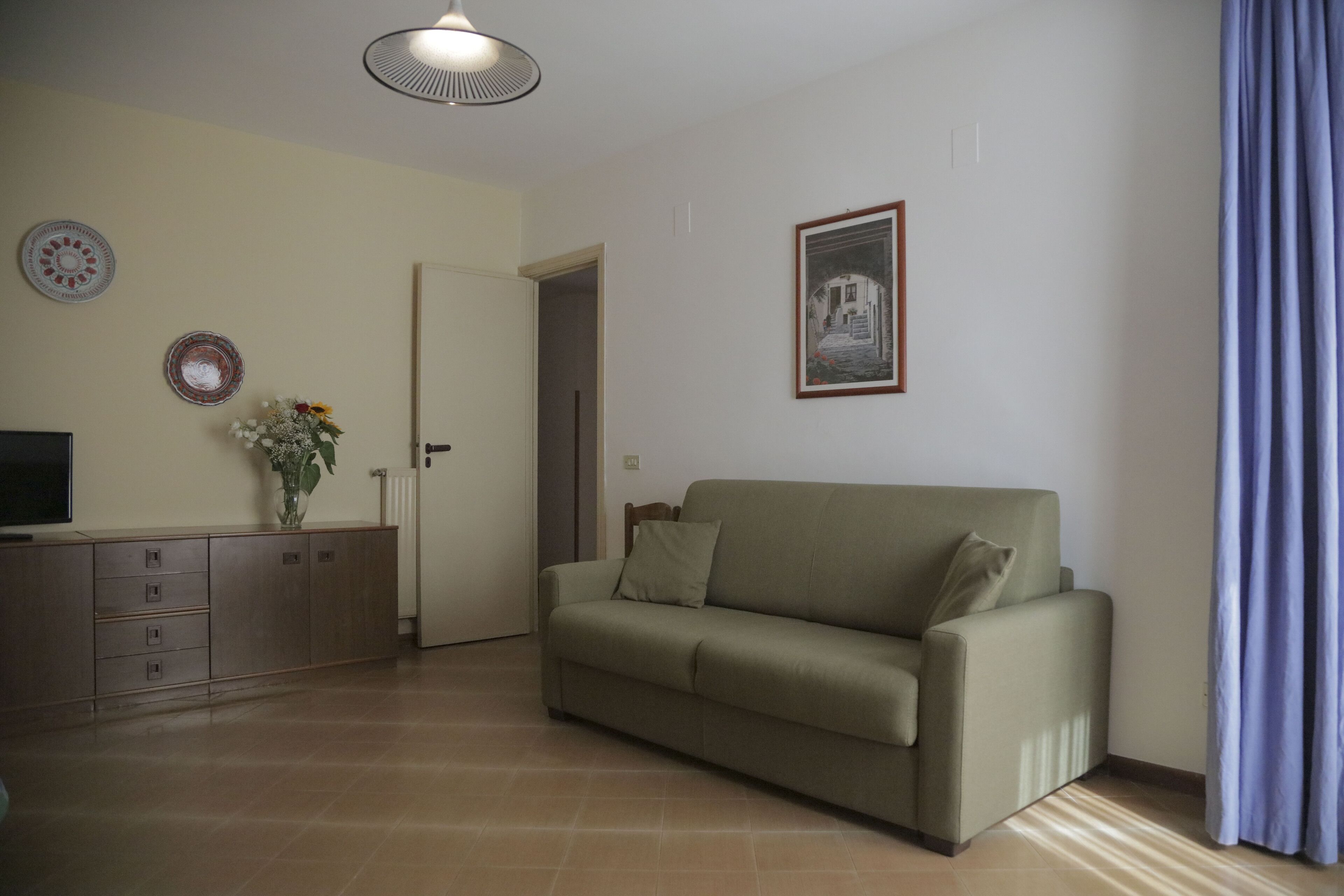 Apartamento, 2 quartos | Sala de estar | TV LCD